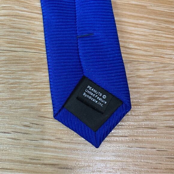 NWOT Peanuts Charlie Brown Snoopy Season Greetings Christmas Neck tie - Picture 7 of 7